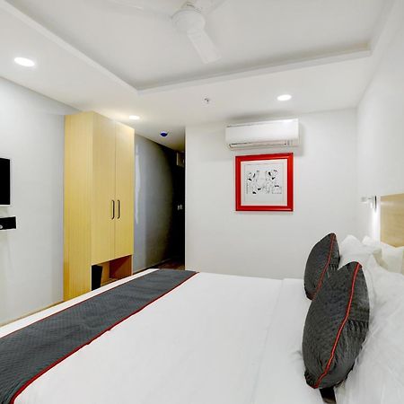 Super Townhouse Rajyash Rise Hotell Sarkhej Exteriör bild