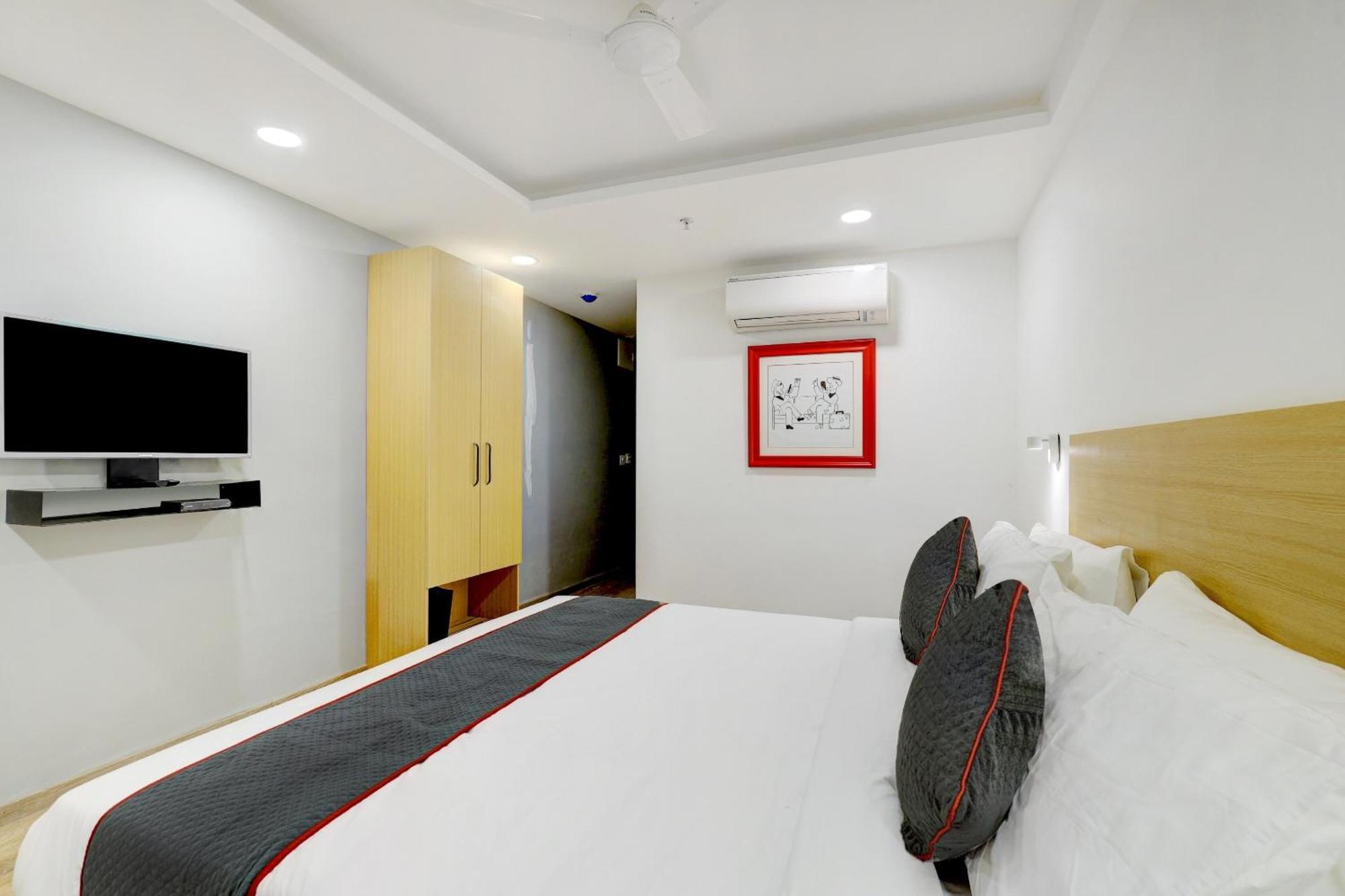 Super Townhouse Rajyash Rise Hotell Sarkhej Exteriör bild